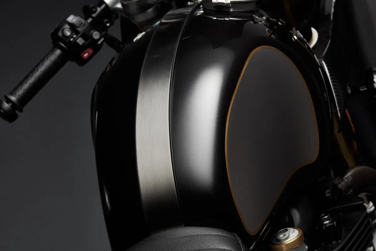 Triumph svela le Factory Custom Thruxton R e Rocket III (19)