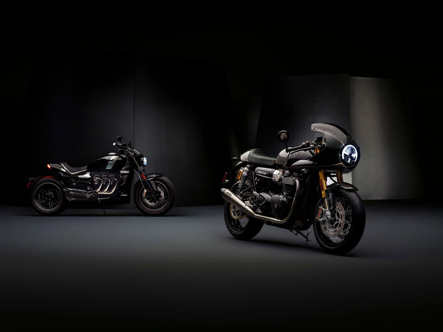 Triumph svela le Factory Custom Thruxton R e Rocket III