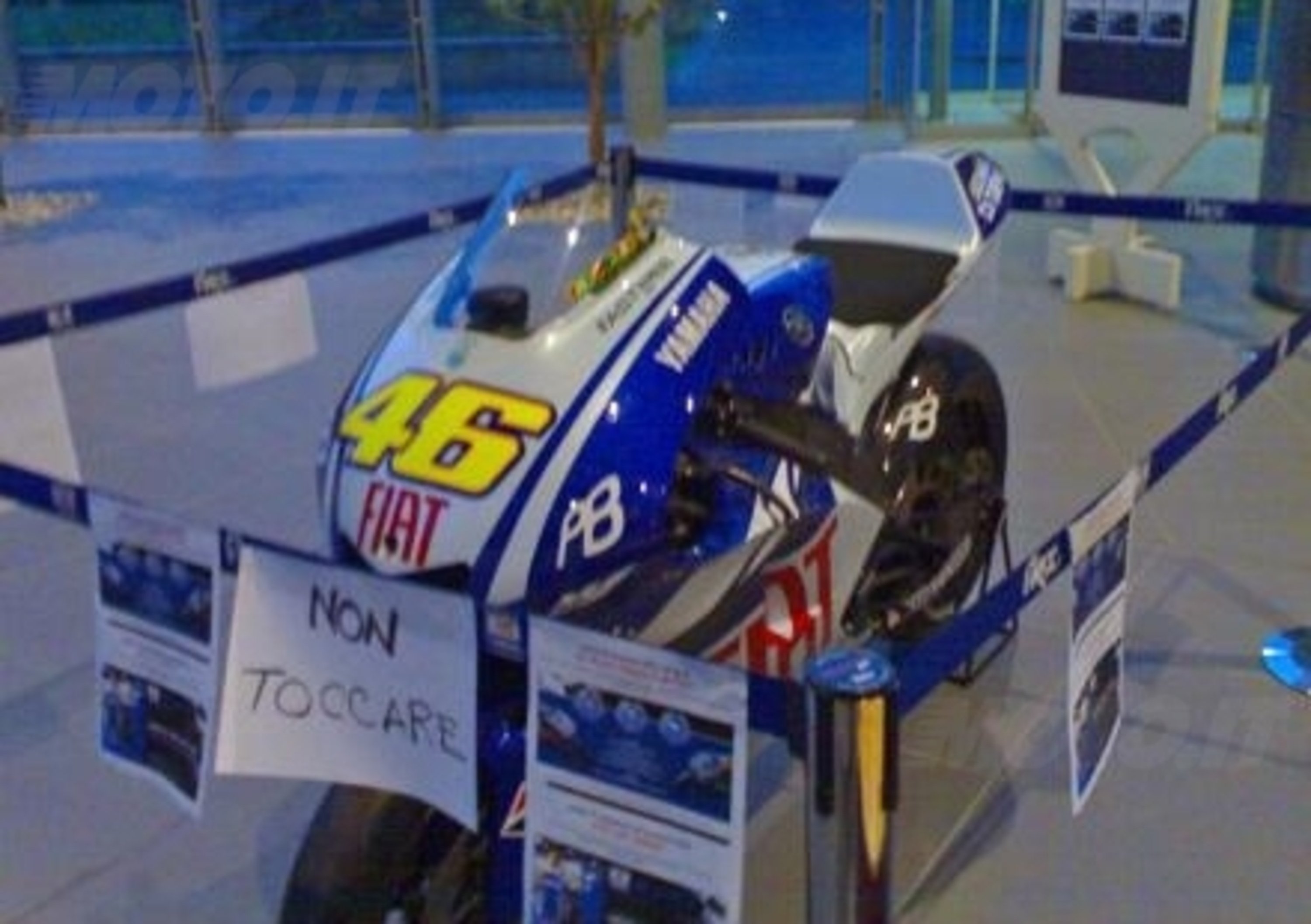 La Yamaha di Rossi in mostra a Bosisio per sostenere Ospedale Amico