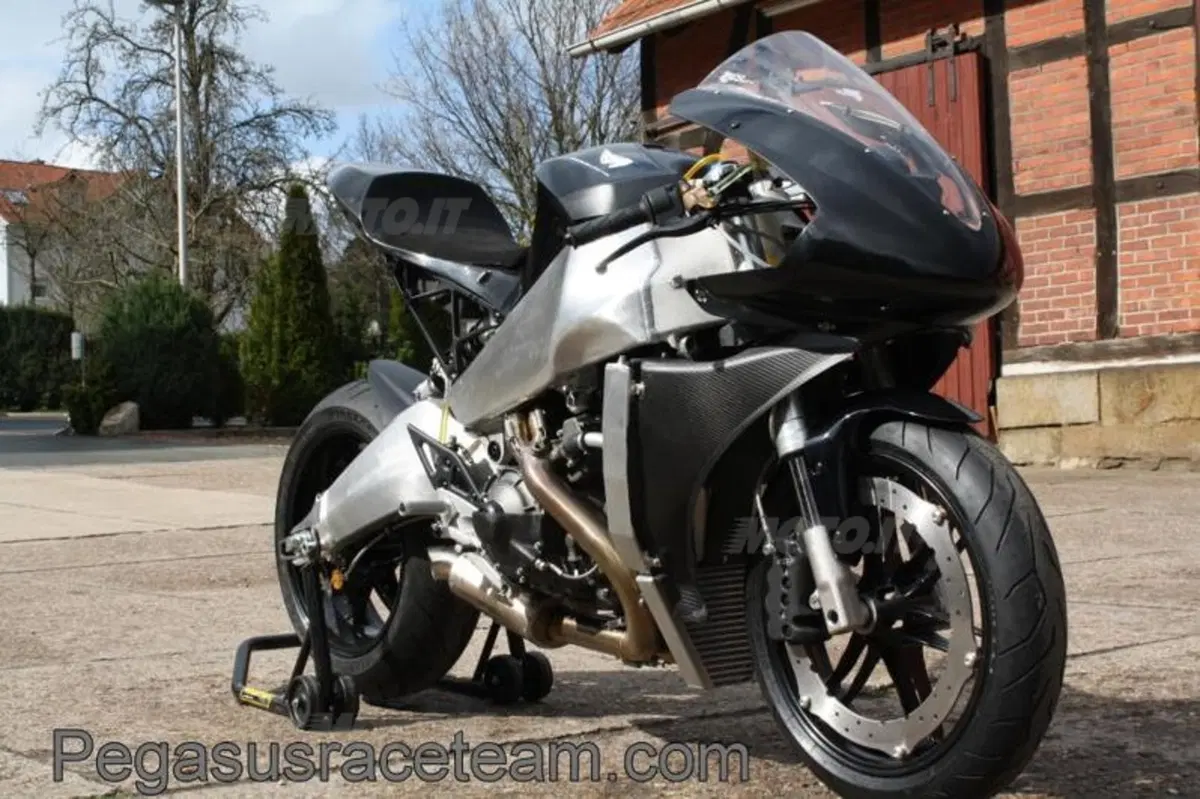Erik Buell Racing Typhon 1190 (6)