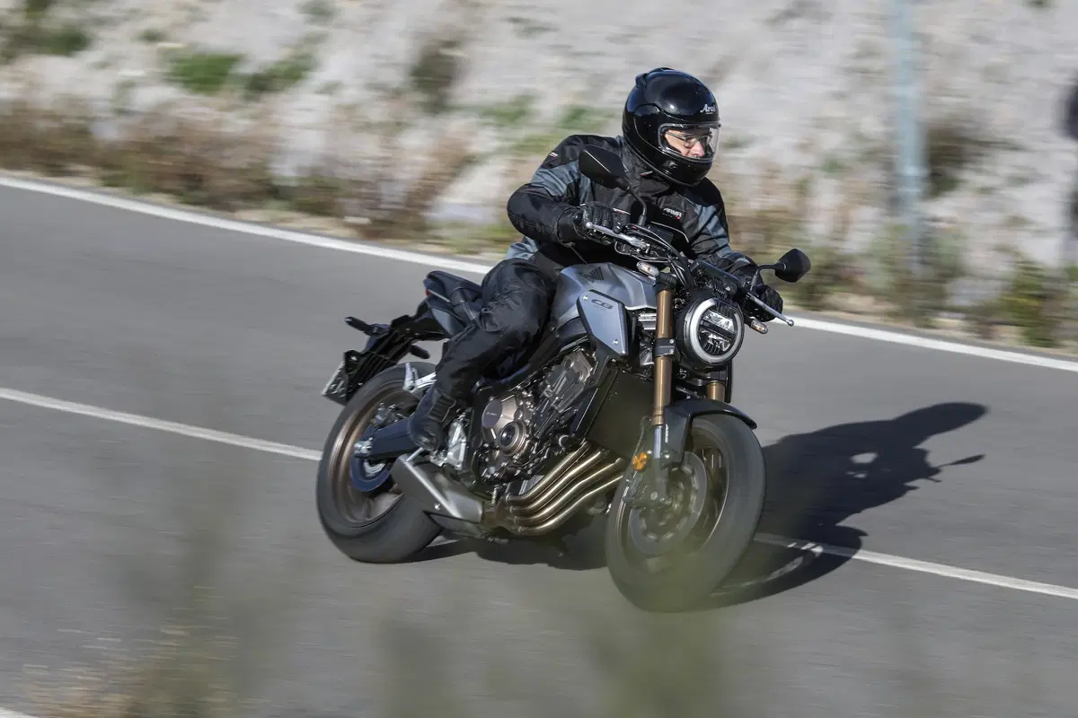Honda CB650R. La media che mancava