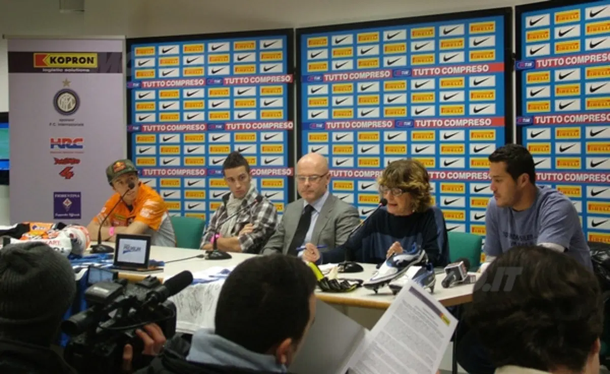 Andrea Dovizioso in prima linea per i diritti dei bambini (4)