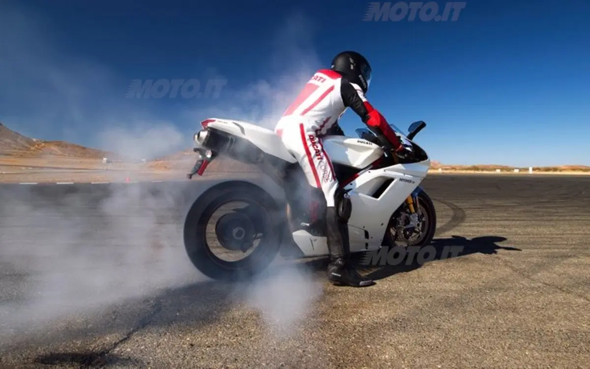 Ferrari 458 Italia vs Ducati 1198S: una sfida tutta italiana (5)