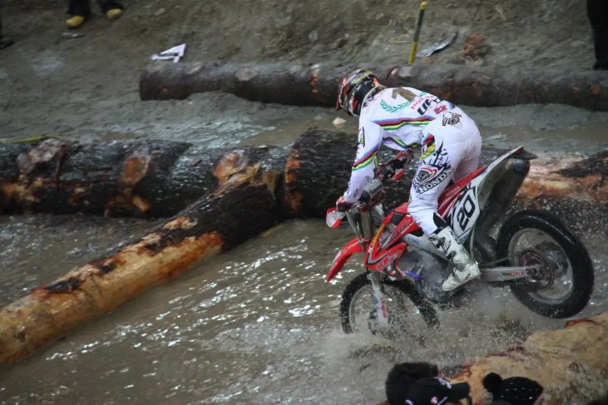 Mika Ahola (HM Honda) primo nell'Enduro Indoor di Genova (9)