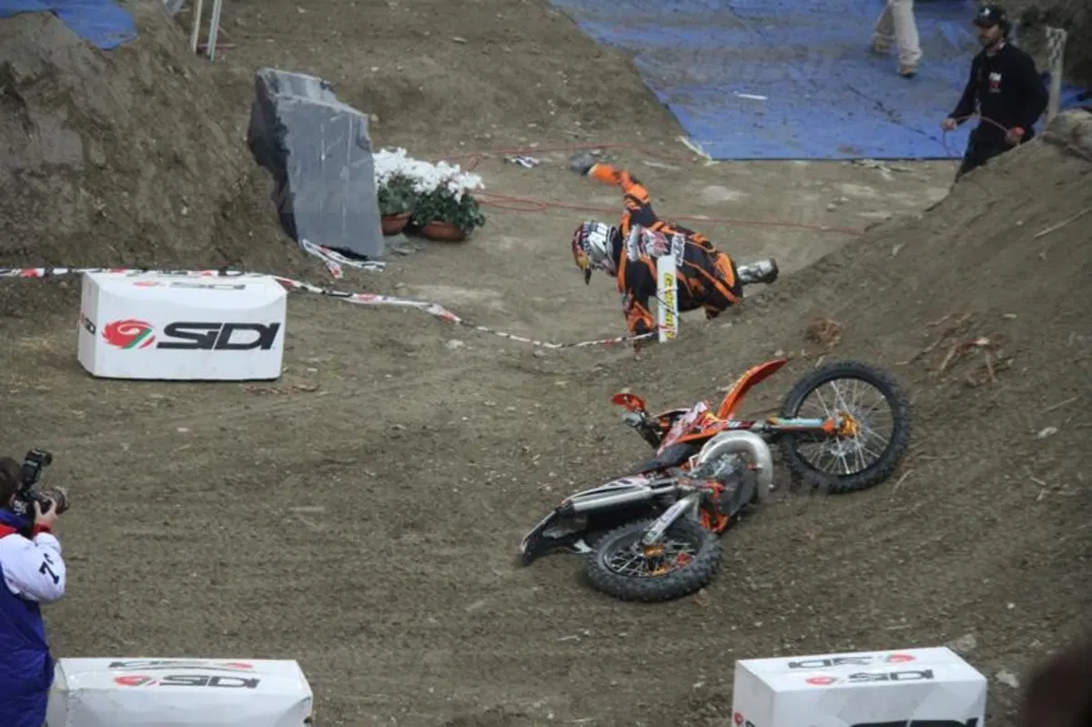 Mika Ahola (HM Honda) primo nell'Enduro Indoor di Genova (11)