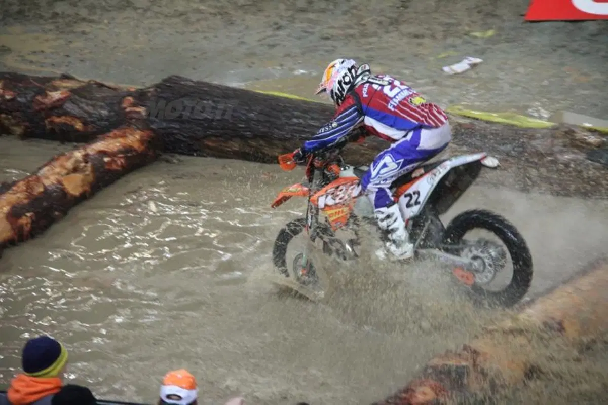Mika Ahola (HM Honda) primo nell'Enduro Indoor di Genova (12)