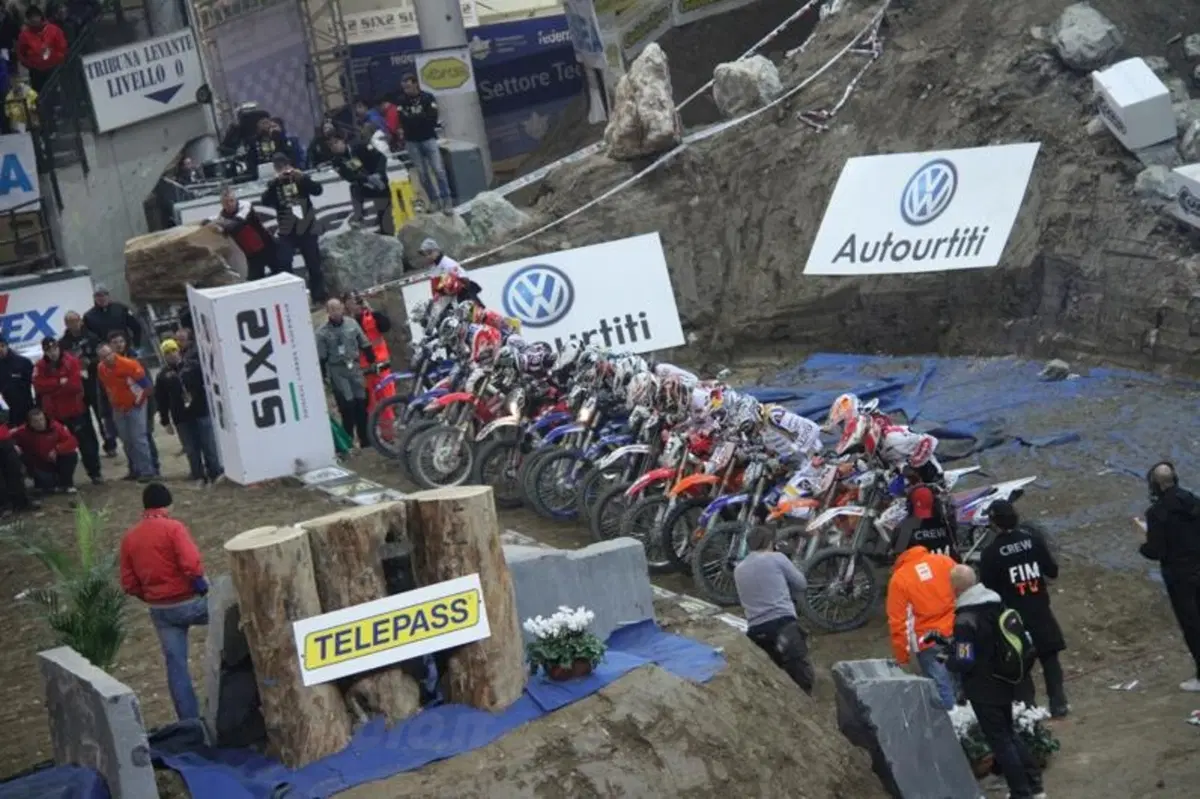 Mika Ahola (HM Honda) primo nell'Enduro Indoor di Genova (21)
