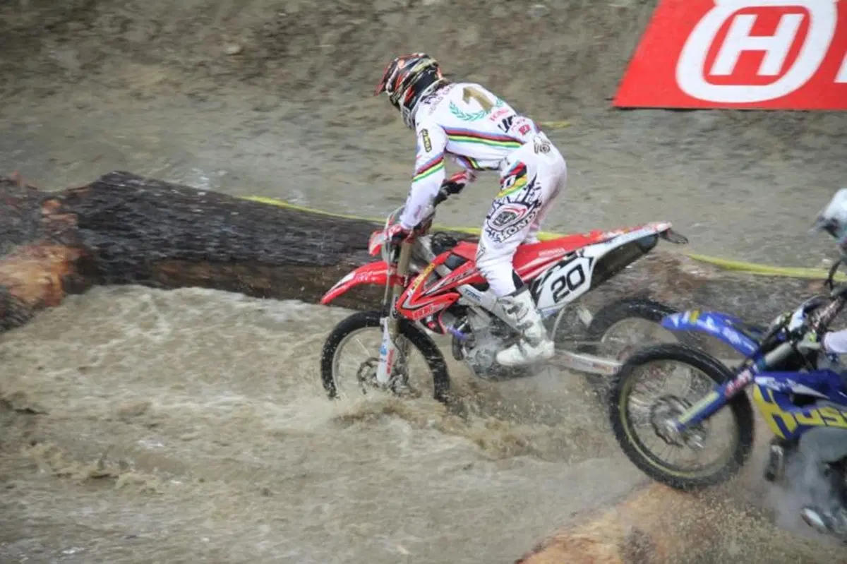 Mika Ahola (HM Honda) primo nell'Enduro Indoor di Genova (25)