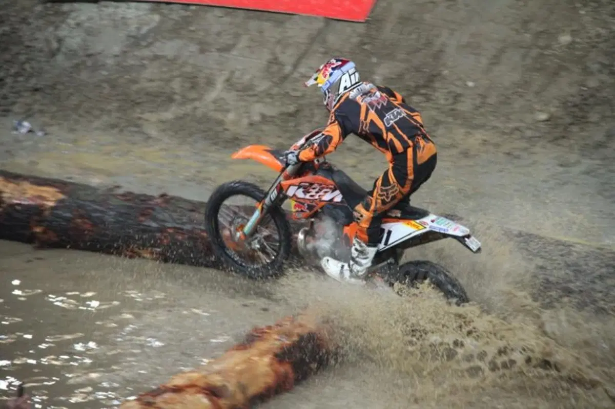 Mika Ahola (HM Honda) primo nell'Enduro Indoor di Genova (28)