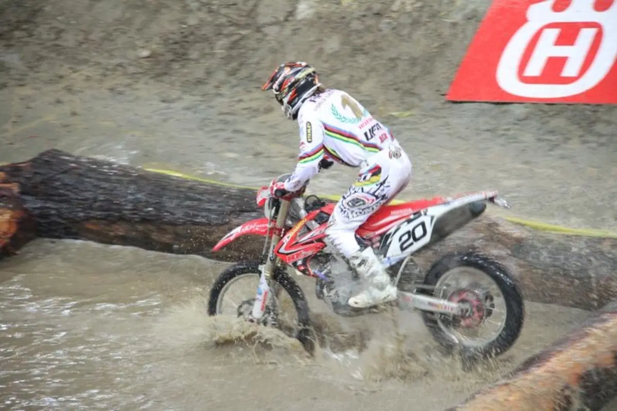 Mika Ahola (HM Honda) primo nell'Enduro Indoor di Genova (29)