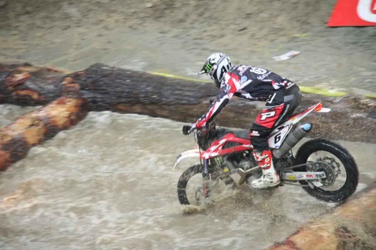 Mika Ahola (HM Honda) primo nell'Enduro Indoor di Genova (30)