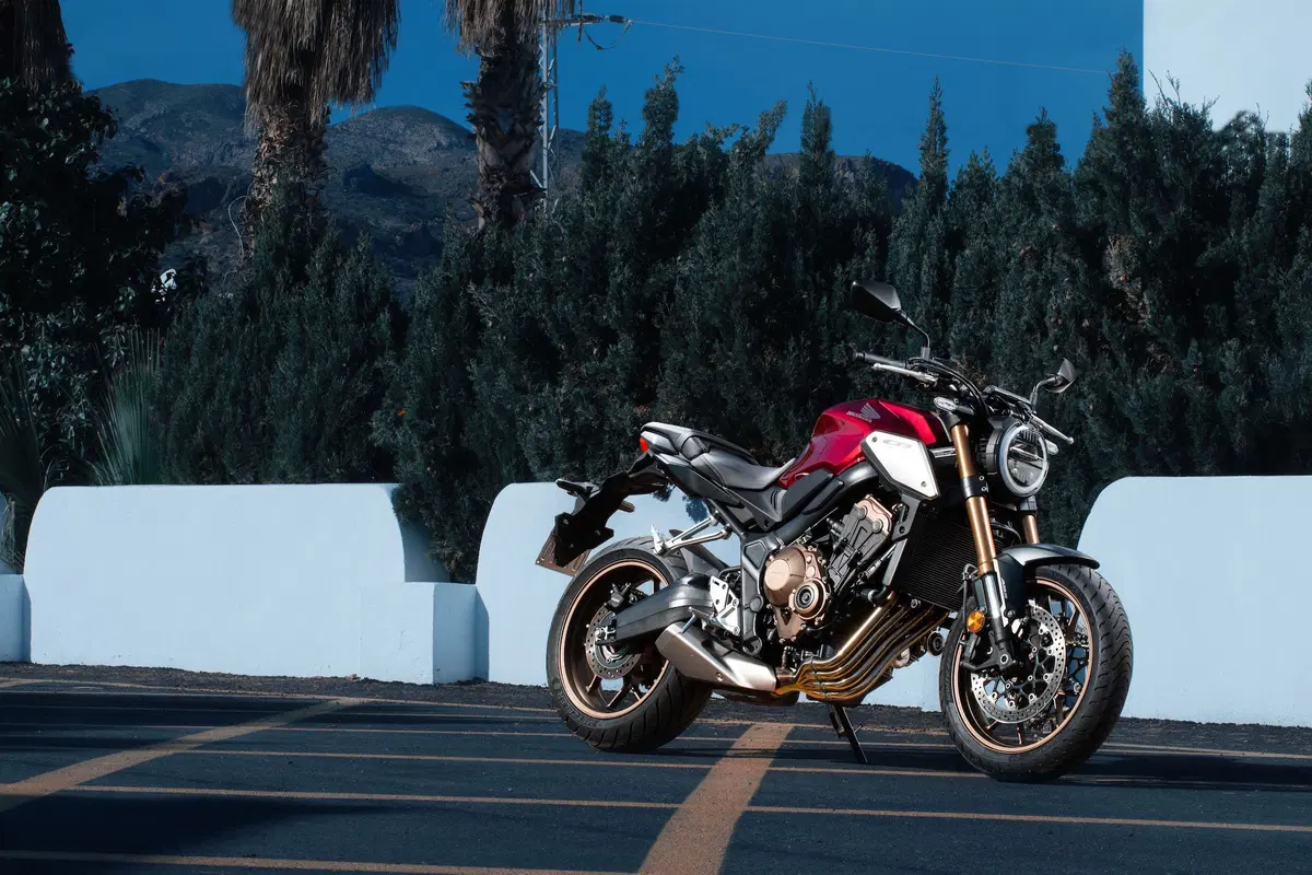 Honda CB650R. La media che mancava (8)
