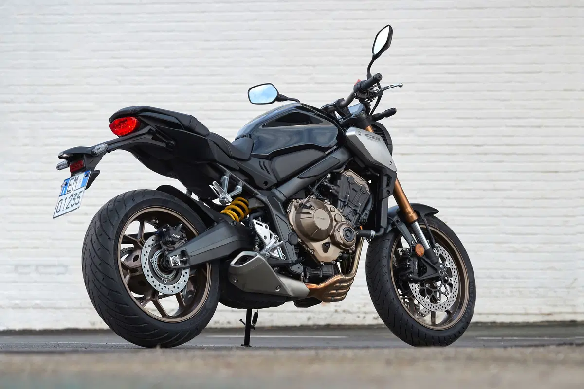Honda CB650R. La media che mancava (9)