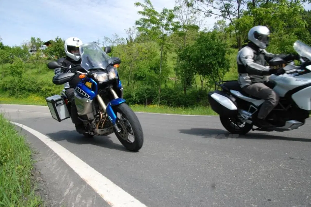 Ducati Multistrada 1200 S vs Yamaha XT1200Z Super Ténéré (3)