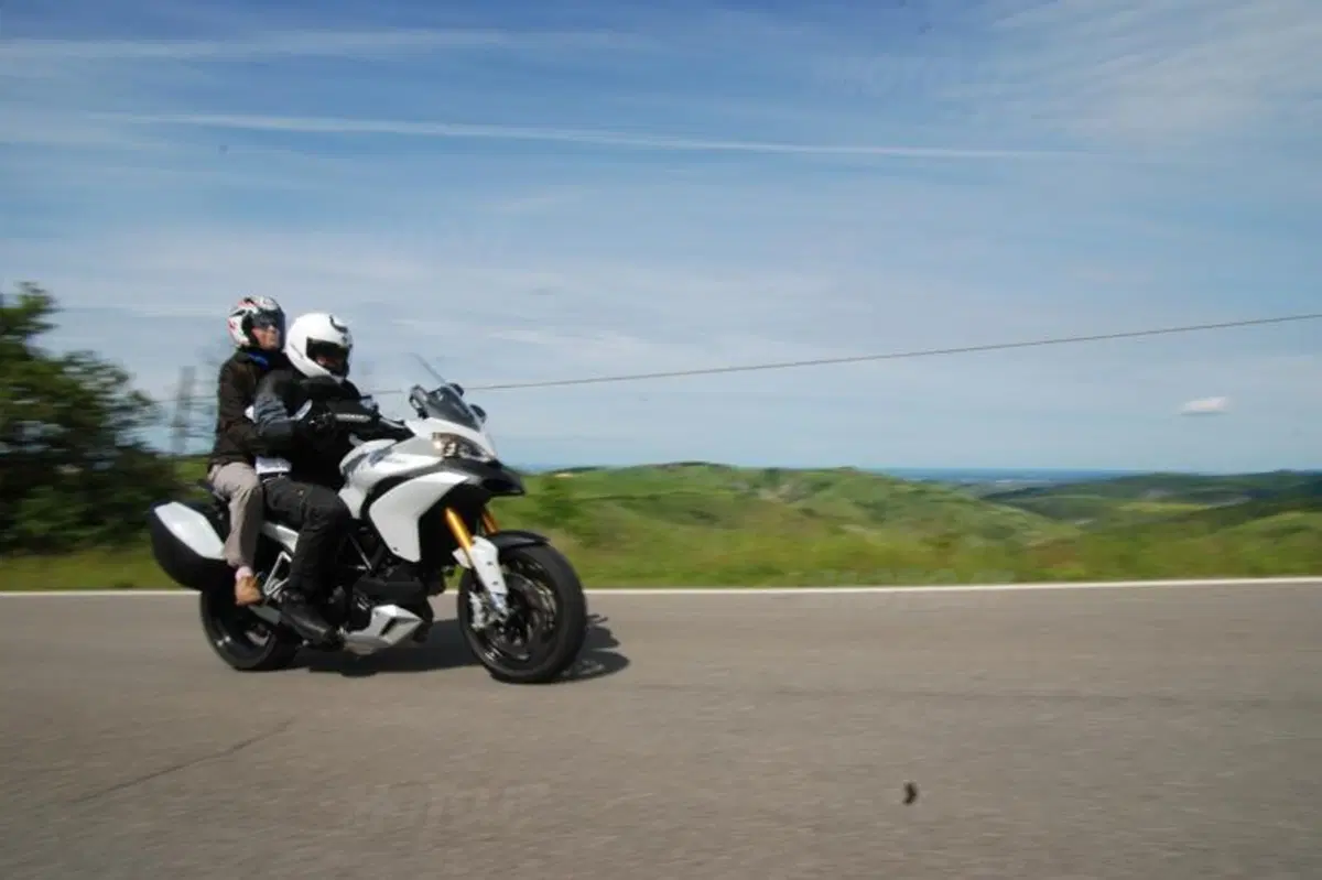 Ducati Multistrada 1200 S vs Yamaha XT1200Z Super Ténéré (8)