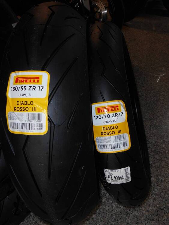 DIABLO ROSSO III Pirelli Coppia 120/70-180/55 ZR 17 (2)