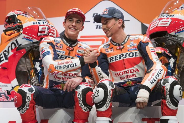 Marquez e Lorenzo, sorridenti fianco a fianco. Per quanto?