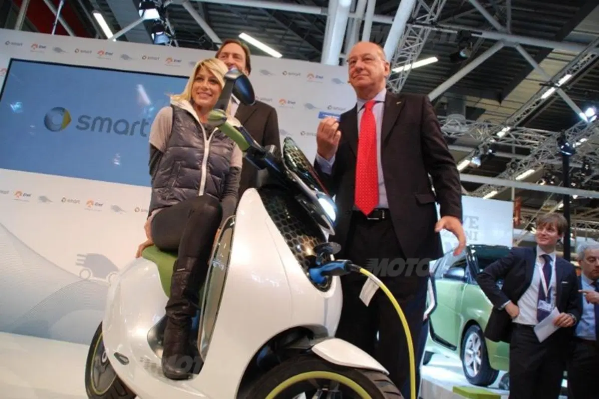 Smart e-scooter al MotorShow di Bologna (6)