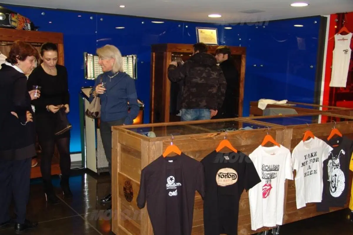 Headbanger, vendita straordinaria di beneficenza (19)