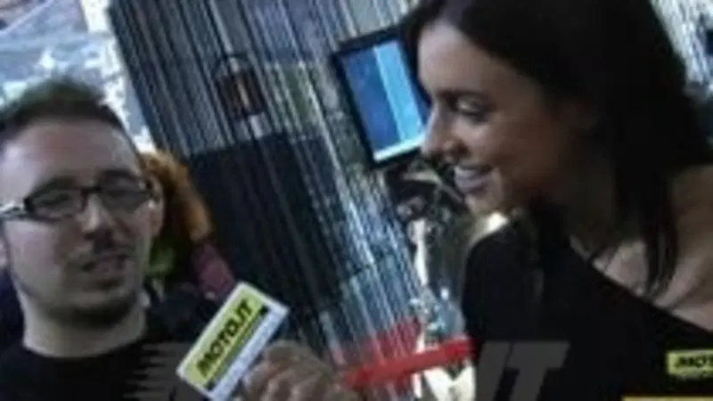 Virginia intervista il pubblico dell'EICMA