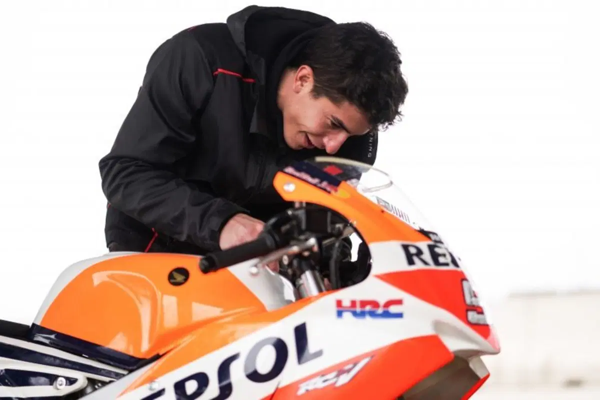 Marquez si prepara per Sepang con la pit-bike: spalla quasi ok (4)