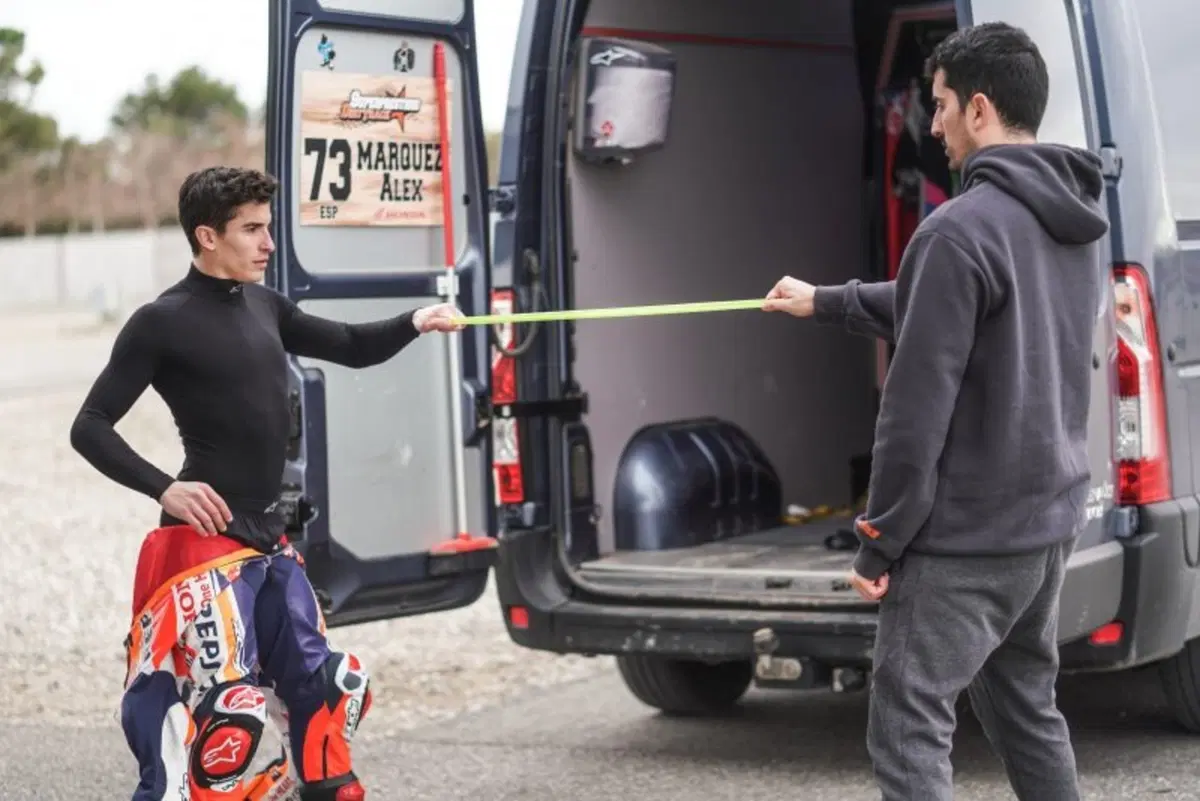 Marquez si prepara per Sepang con la pit-bike: spalla quasi ok (2)