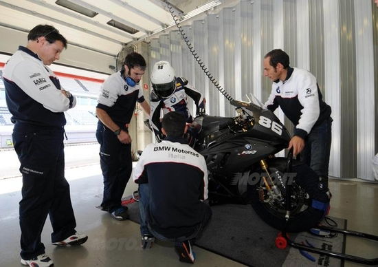 SBK, primo test per il team BMW Italia a Portimao 