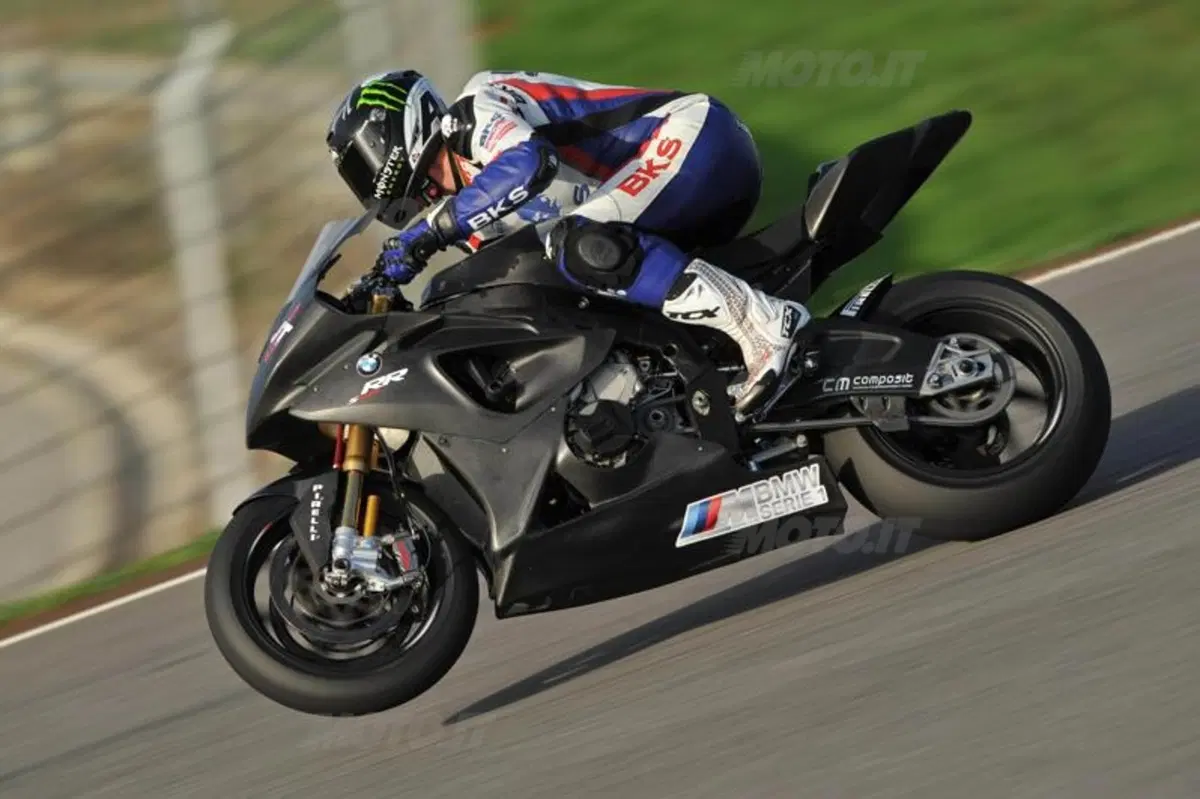 SBK, primo test per il team BMW Italia a Portimao  (2)