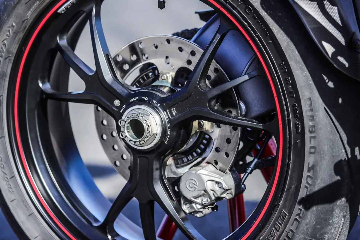Ducati Hypermotard 950 e 950 SP TEST. Ritorno alle origini (2)