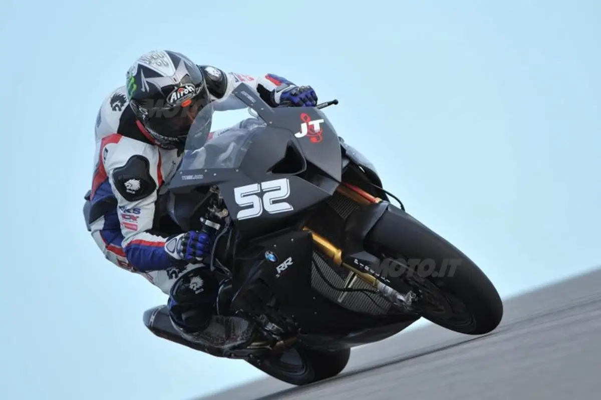 SBK, primo test per il team BMW Italia a Portimao  (5)