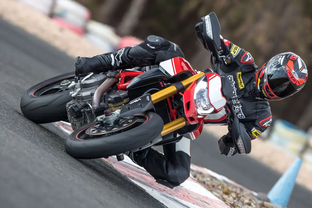 Ducati Hypermotard 950 e 950 SP TEST. Ritorno alle origini (2)