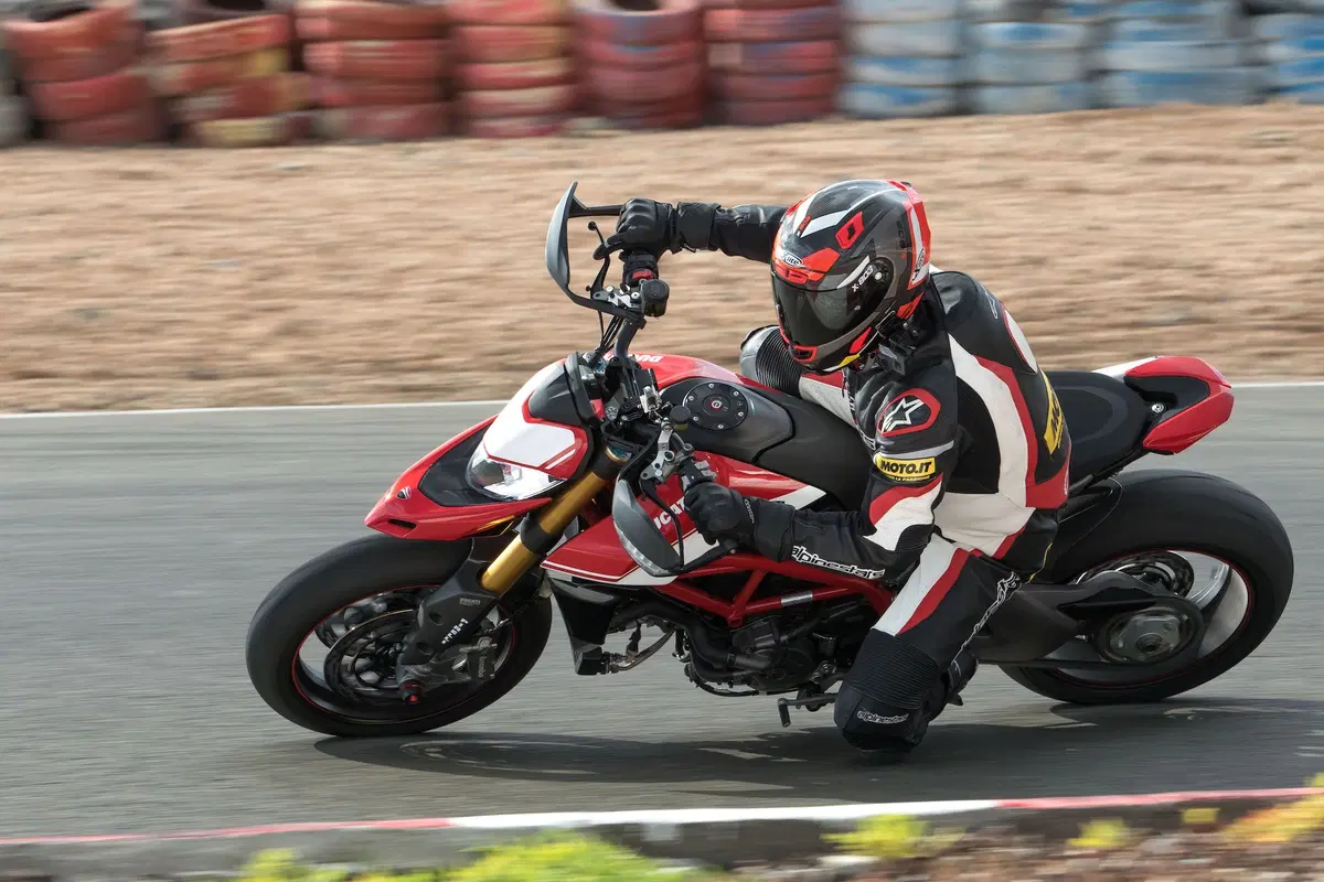 Ducati Hypermotard 950 e 950 SP TEST. Ritorno alle origini (3)