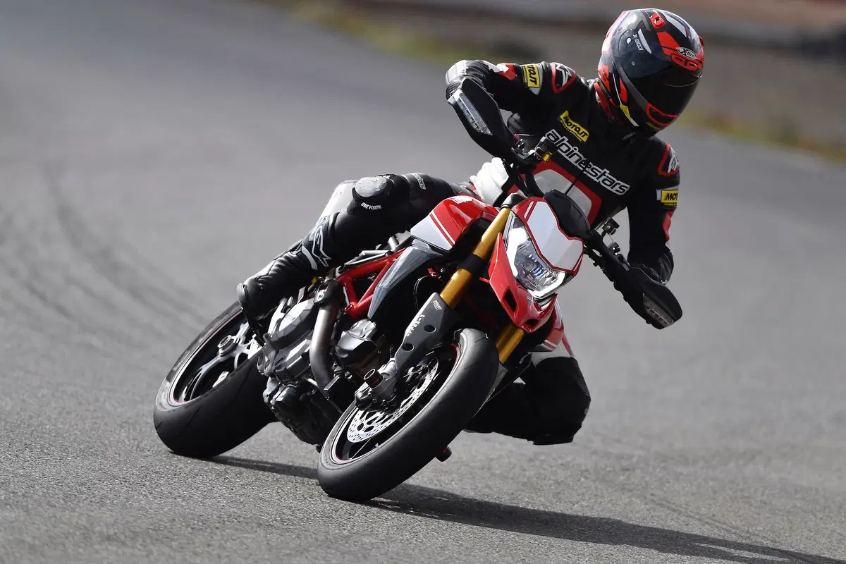 Ducati Hypermotard 950 e 950 SP TEST. Ritorno alle origini (4)