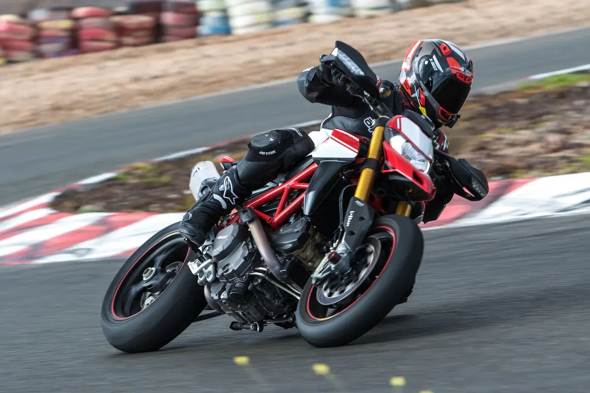 Ducati Hypermotard 950 e 950 SP TEST. Ritorno alle origini (6)