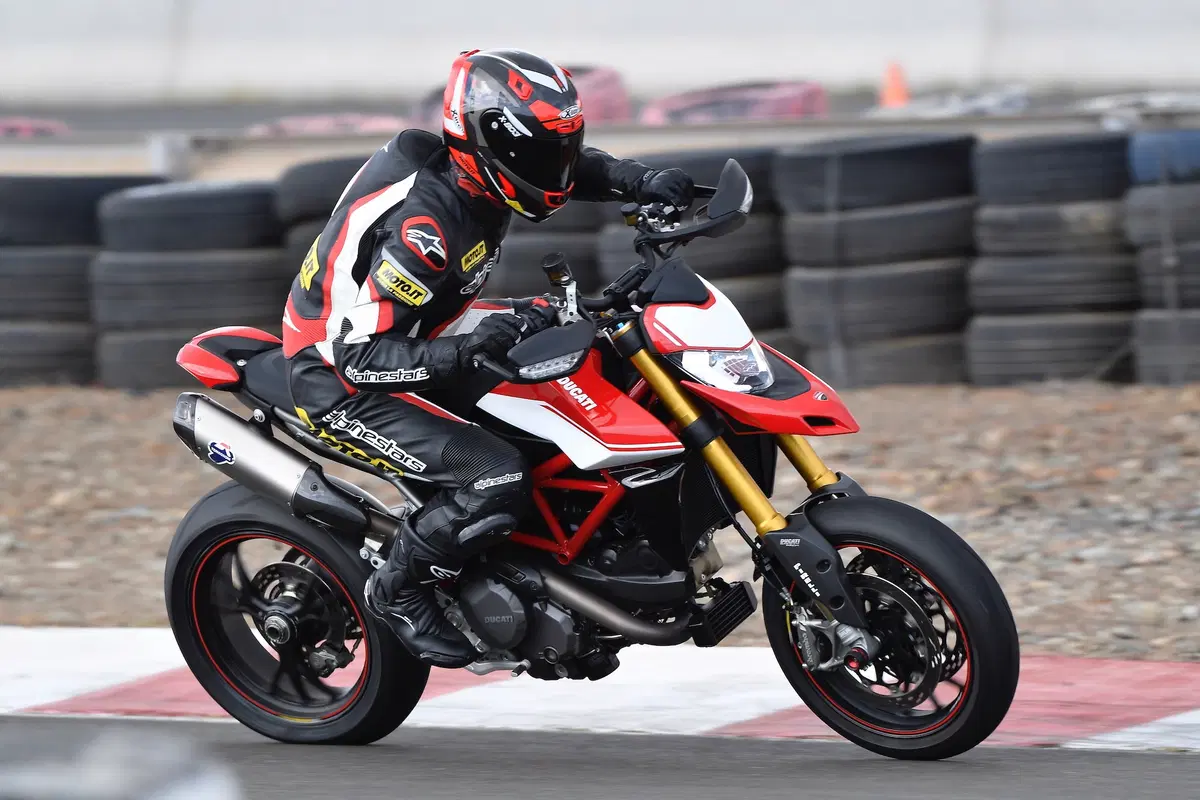 Ducati Hypermotard 950 e 950 SP TEST. Ritorno alle origini (7)