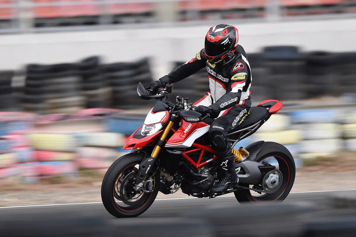 Ducati Hypermotard 950 e 950 SP TEST. Ritorno alle origini (8)