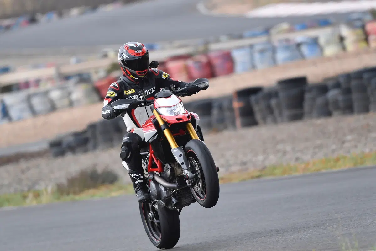 Ducati Hypermotard 950 e 950 SP TEST. Ritorno alle origini (10)