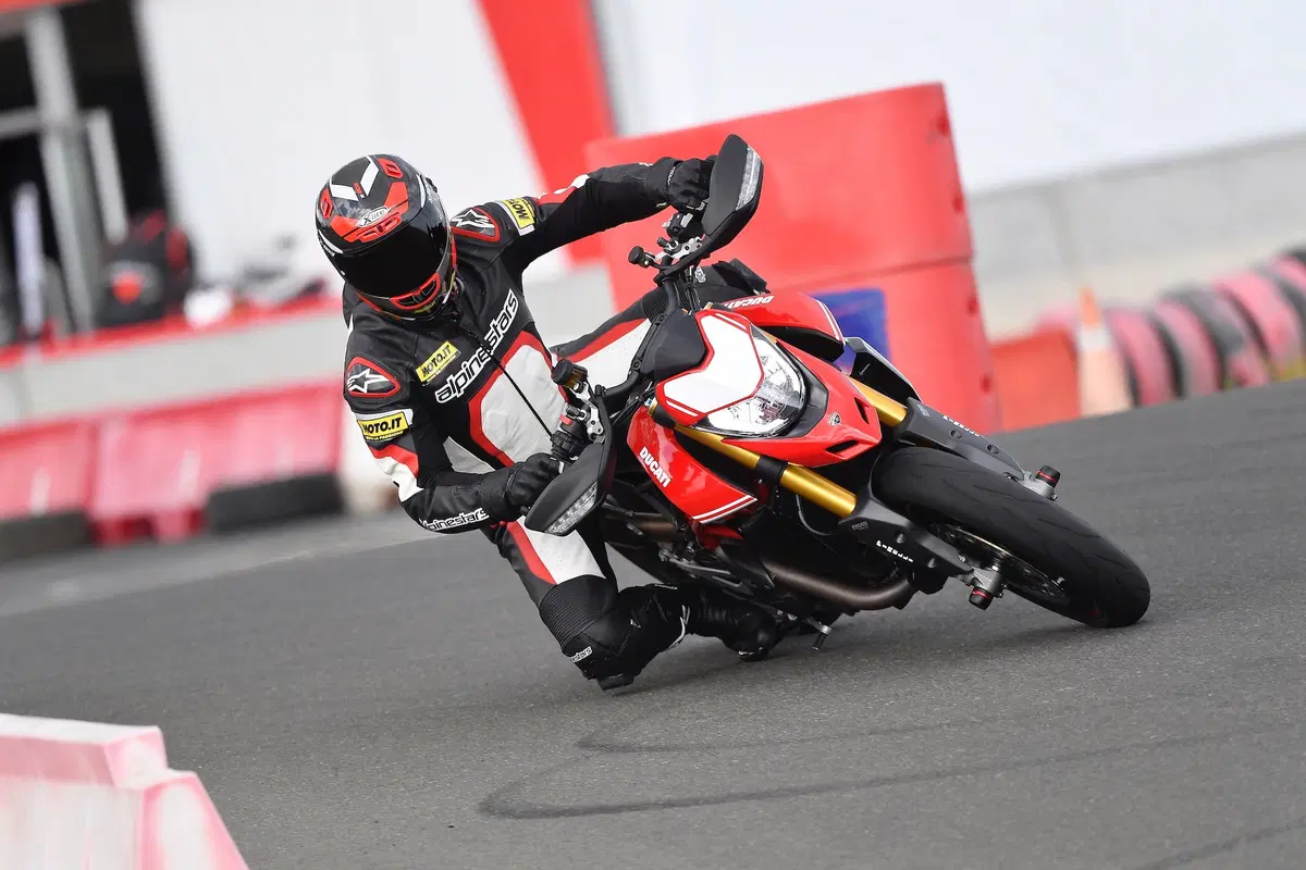 Ducati Hypermotard 950 e 950 SP TEST. Ritorno alle origini (11)