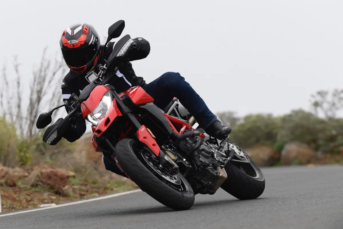 Ducati Hypermotard 950 e 950 SP TEST. Ritorno alle origini (12)