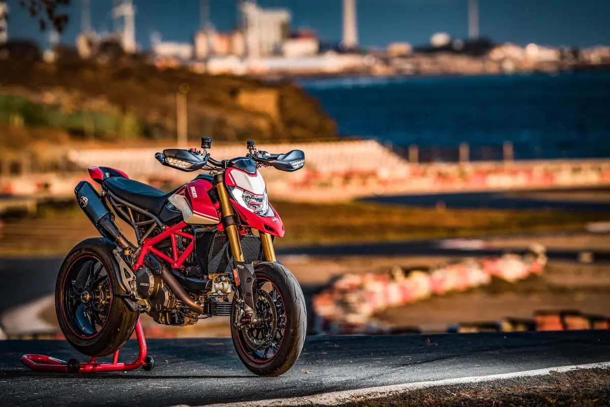 Ducati Hypermotard 950 e 950 SP TEST. Ritorno alle origini (14)