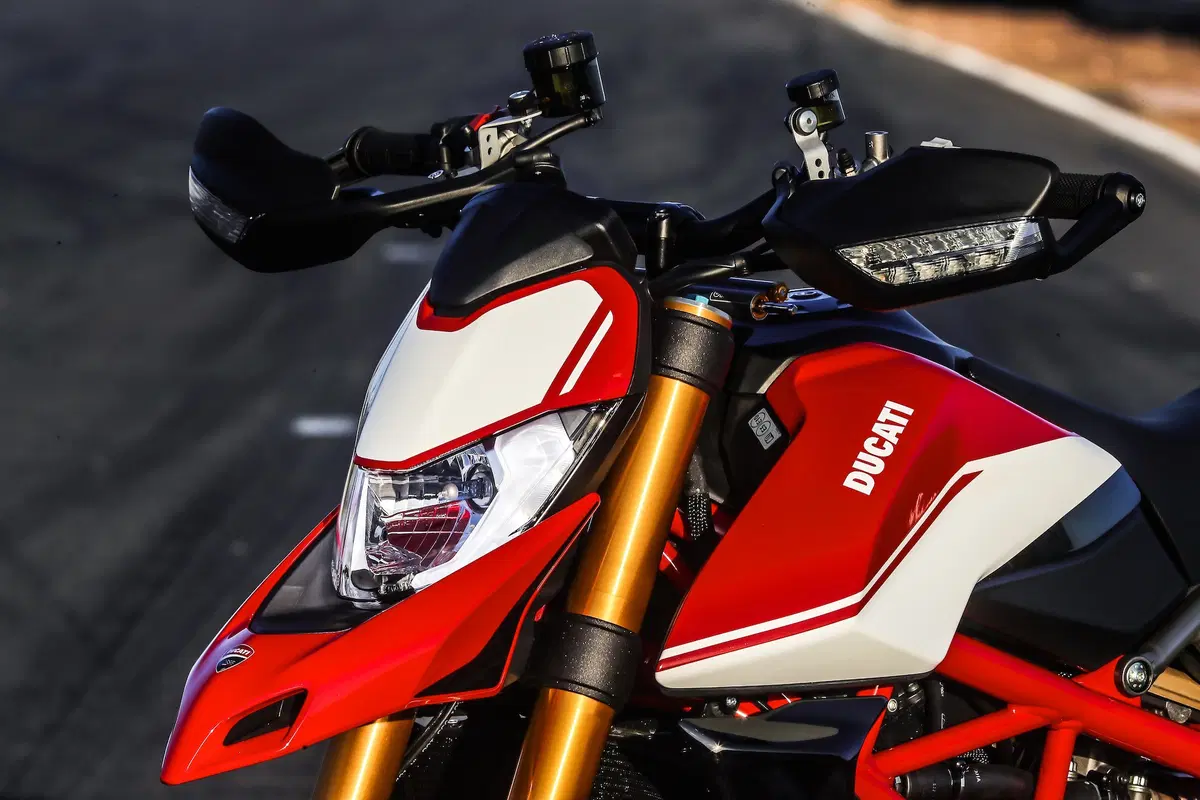 Ducati Hypermotard 950 e 950 SP TEST. Ritorno alle origini (15)