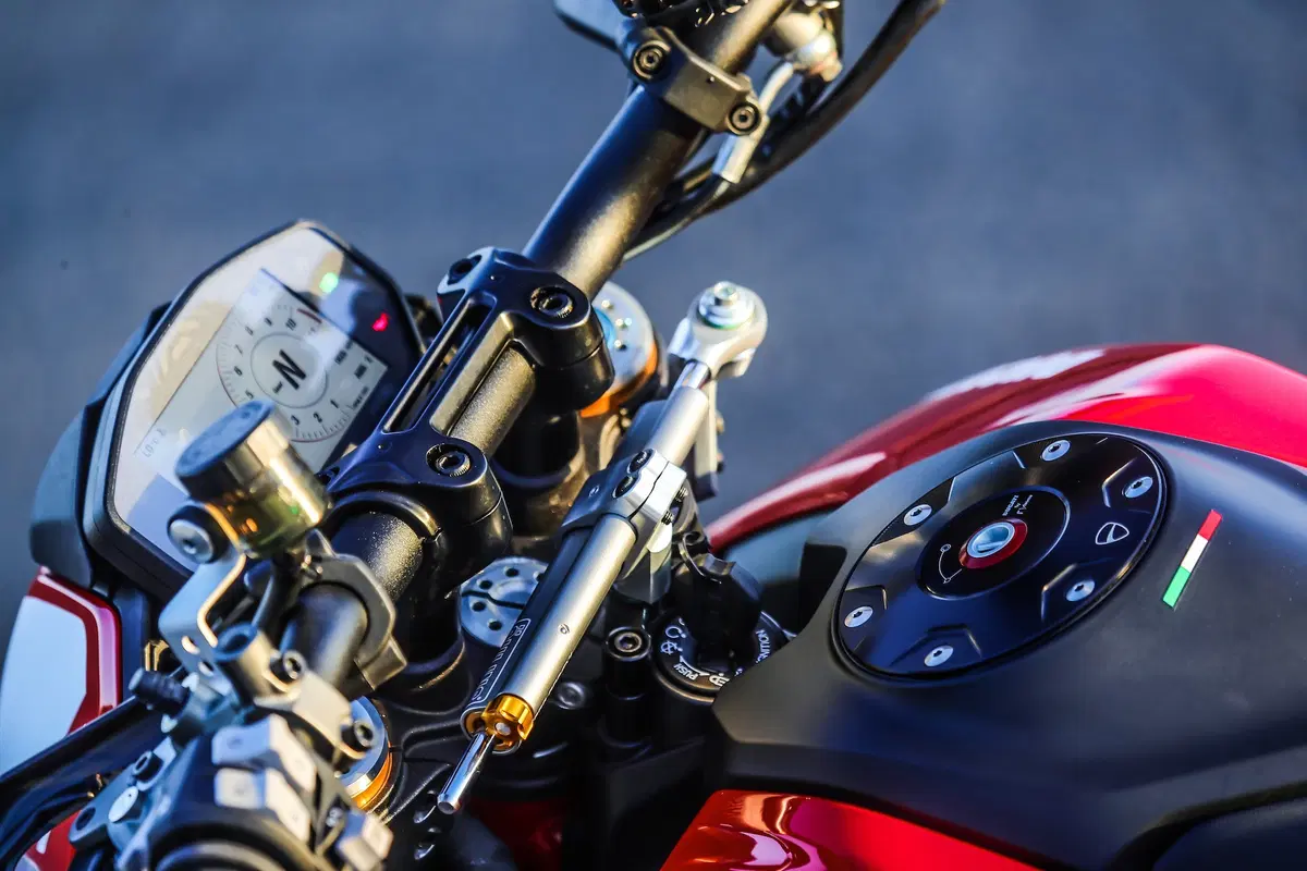 Ducati Hypermotard 950 e 950 SP TEST. Ritorno alle origini (17)