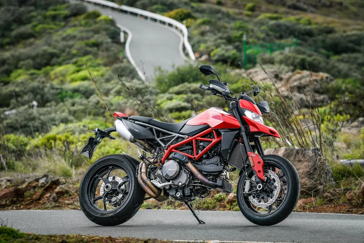 Ducati Hypermotard 950 e 950 SP TEST. Ritorno alle origini (18)