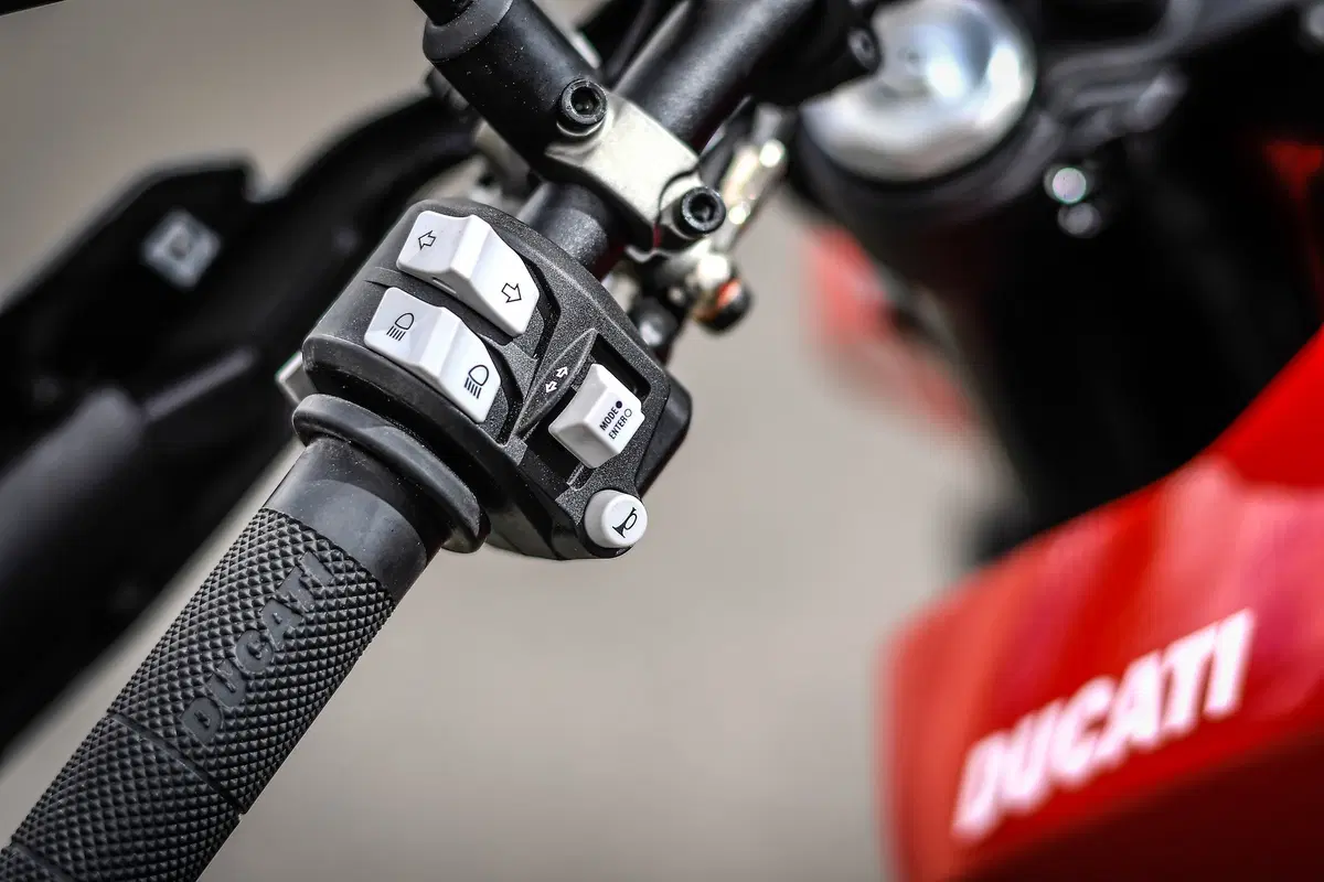 Ducati Hypermotard 950 e 950 SP TEST. Ritorno alle origini (21)