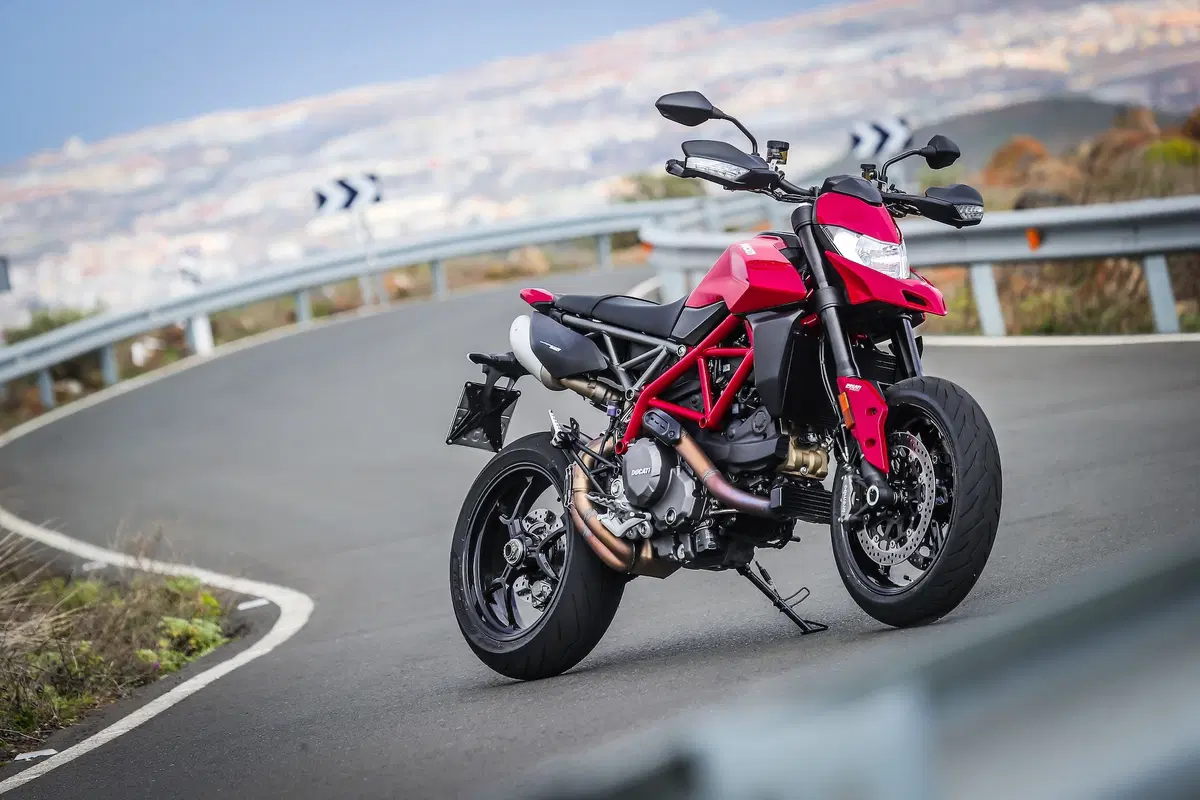 Ducati Hypermotard 950 e 950 SP TEST. Ritorno alle origini (24)
