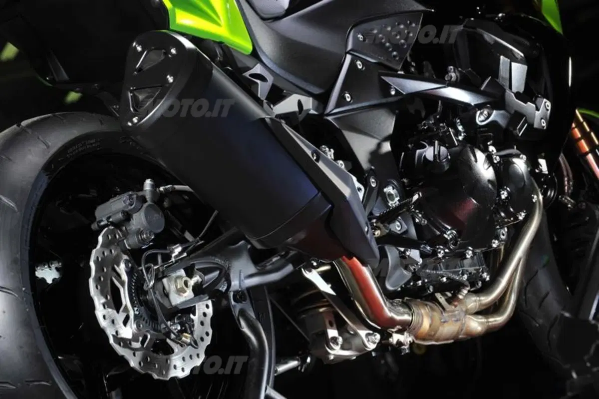 Kawasaki Z750R. Fenomeno latino (14)