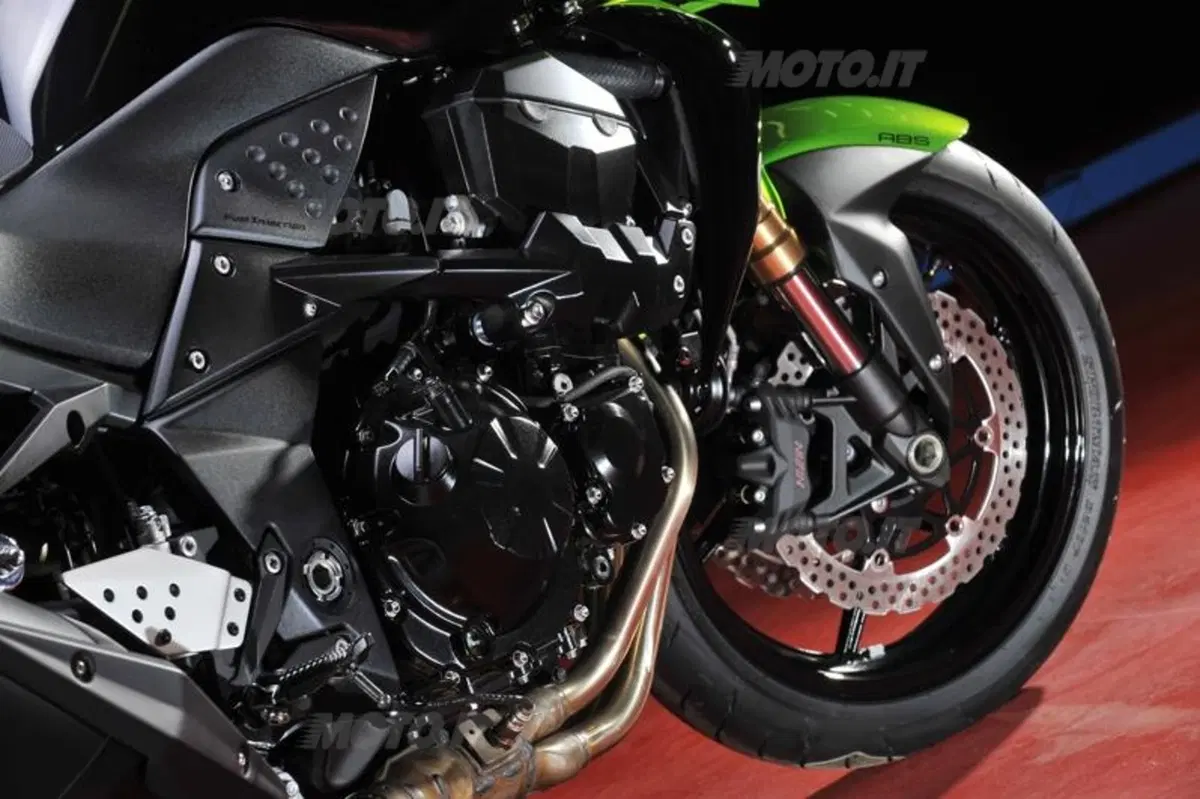 Kawasaki Z750R. Fenomeno latino (17)