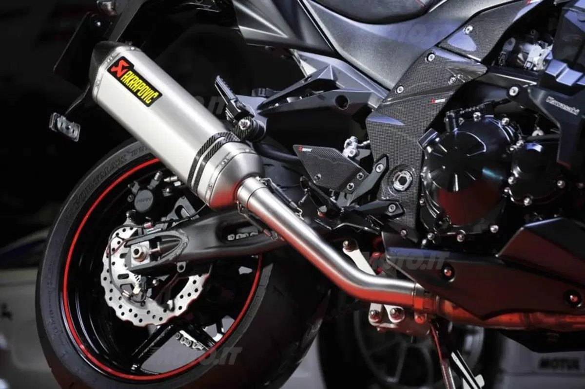Kawasaki Z750R. Fenomeno latino (20)