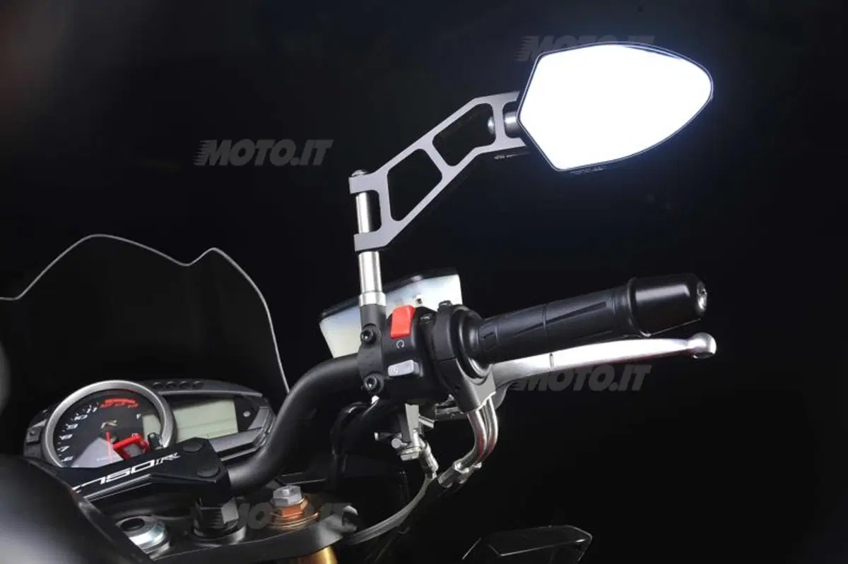 Kawasaki Z750R. Fenomeno latino (21)