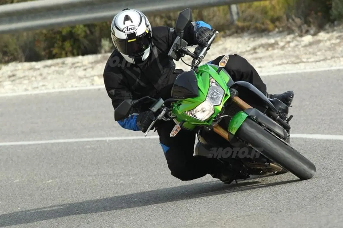 Kawasaki Z750R   (5)